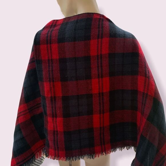 Reversible soft flannel plaid  poncho with fringe OS - Picture 2 of 5